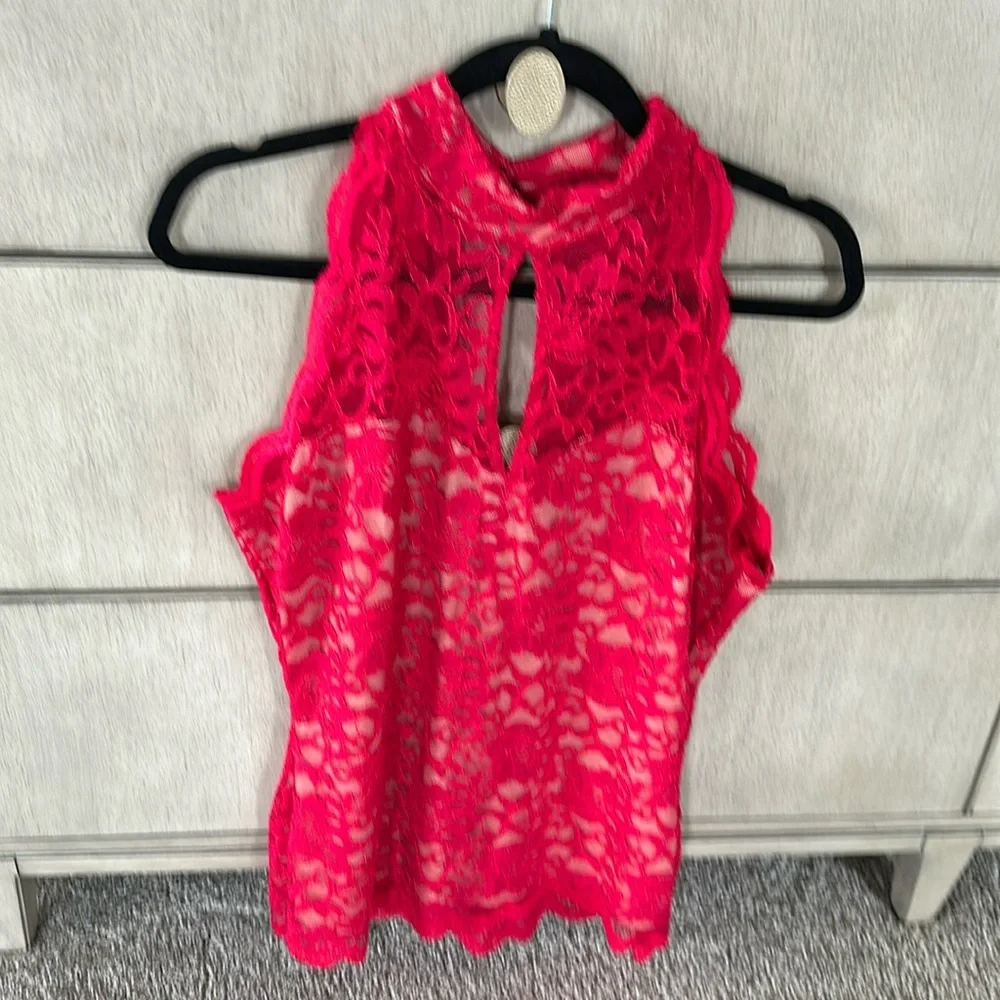 Red lace - Picture 1 of 3